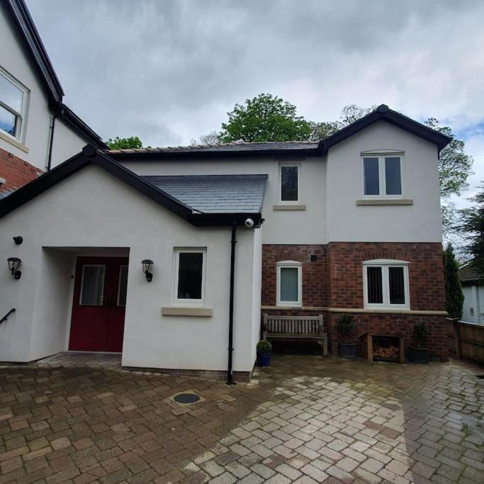 Churstonbnb, Private Flat Within Family Home, Bolton Lostock Exterior foto