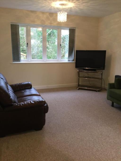 Churstonbnb, Private Flat Within Family Home, Bolton Lostock Exterior foto